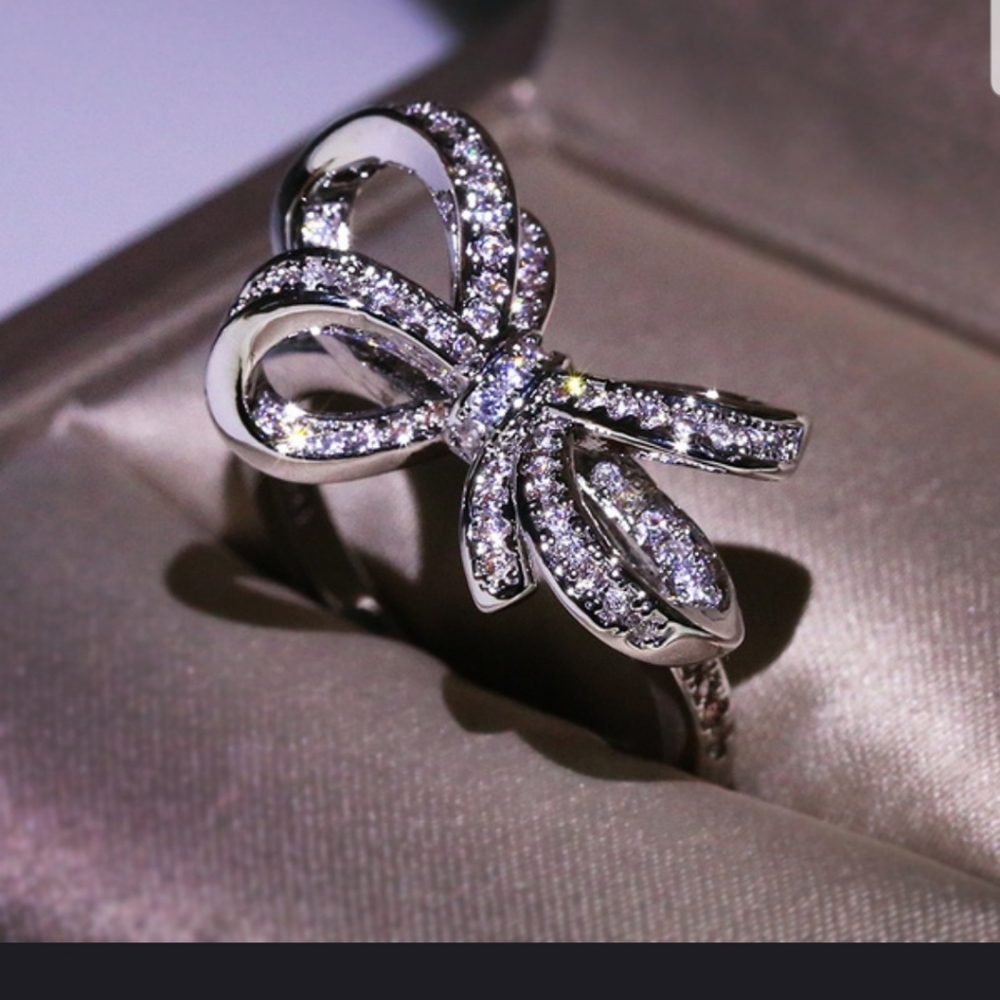 🎀🎀GORGEOUS!! CZ Bow Ring in plated SILVER 🎀🎀
